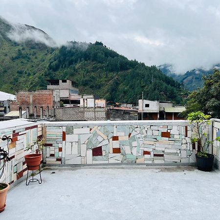 Tiny Apartment In The City Rooftop Terrace Banos  Exterior photo